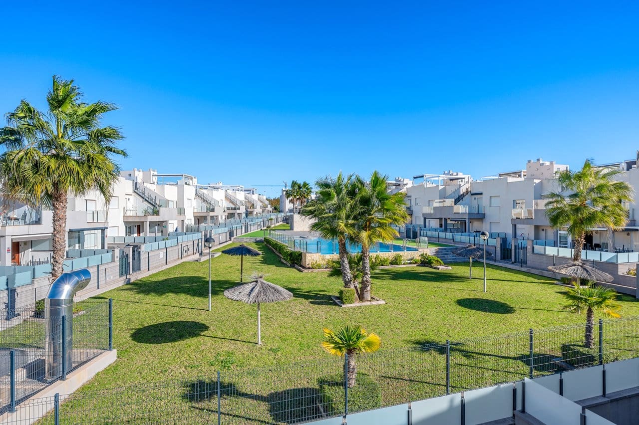 2 sypialnia Penthouse na sprzedaż w Torrevieja z basenem garażem - 279 000 € (Ref: 10004618)