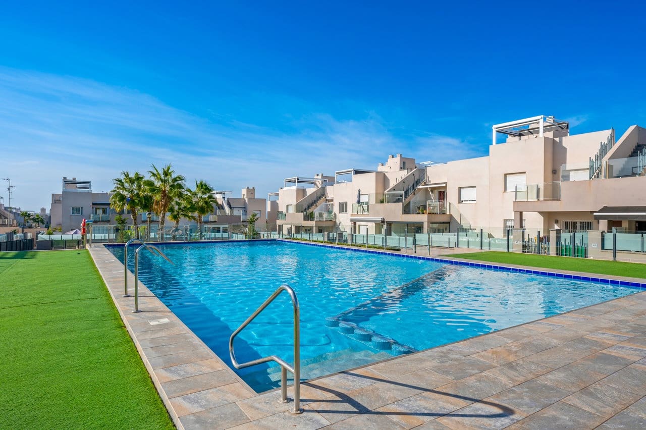 2 sypialnia Penthouse na sprzedaż w Torrevieja z basenem garażem - 279 000 € (Ref: 10004618)