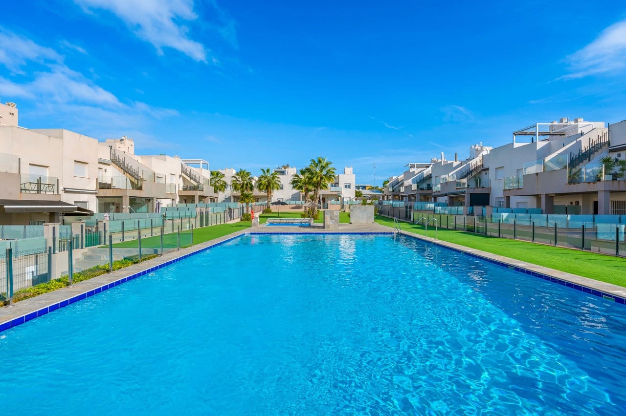 2 sypialnia Penthouse na sprzedaż w Torrevieja z basenem garażem - 279 000 € (Ref: 10004618)