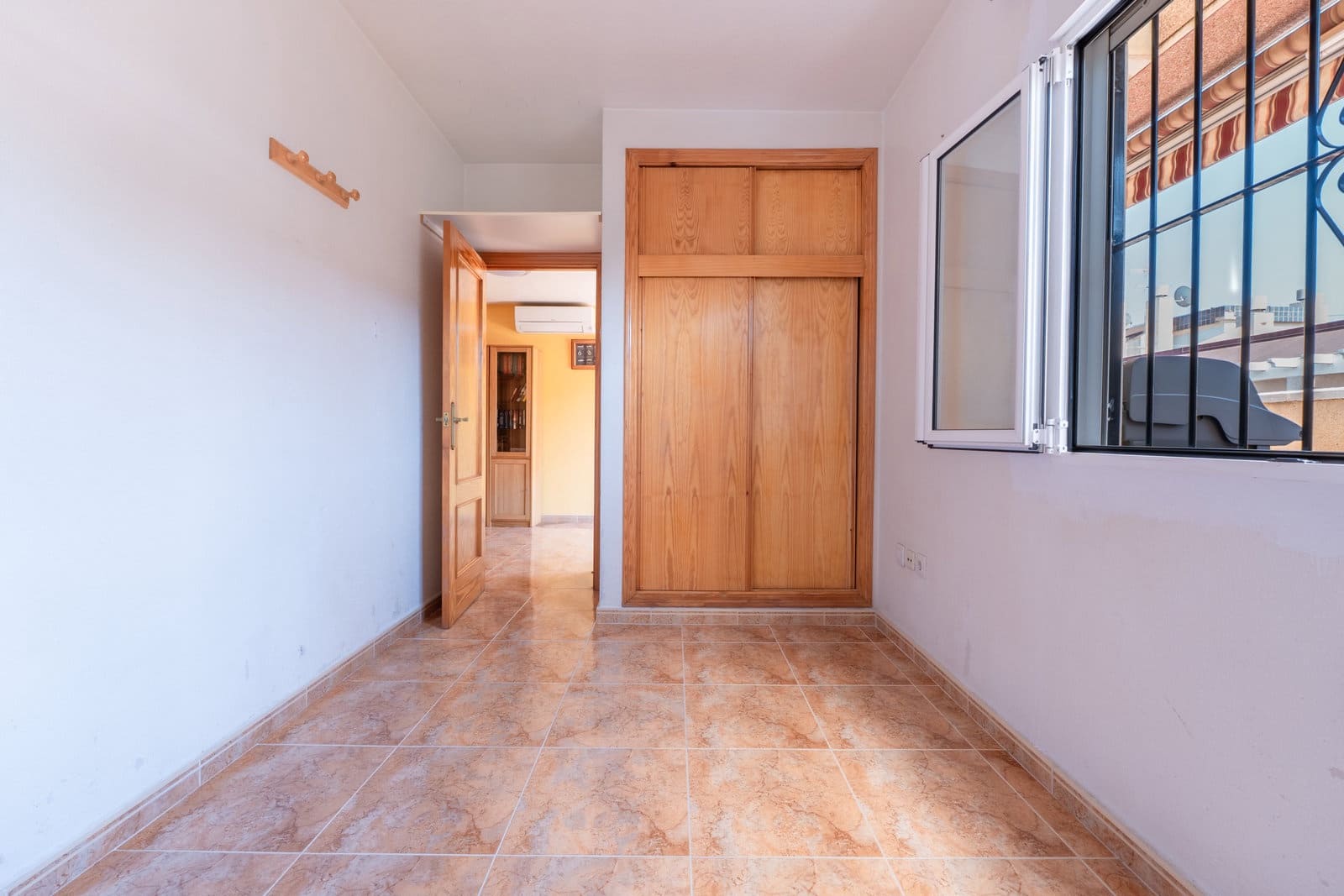 2 bedroom Penthouse for sale in Torrevieja with pool - € 135,000 (Ref: 10091489)
