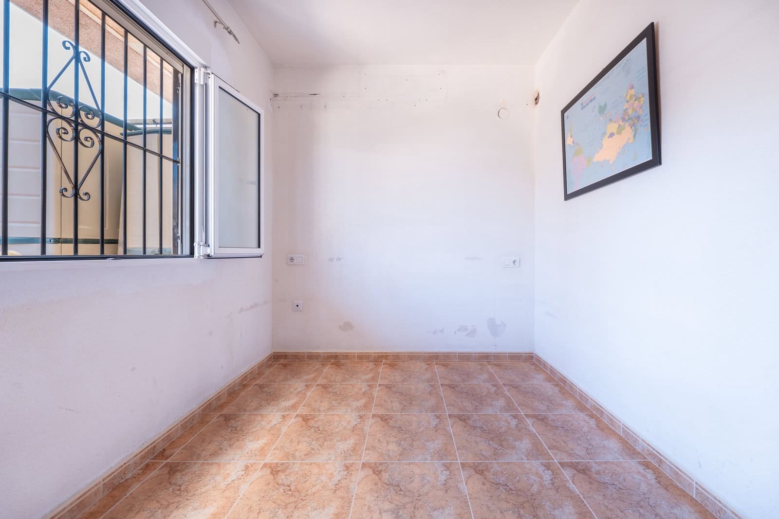 2 bedroom Penthouse for sale in Torrevieja with pool - € 135,000 (Ref: 10091489)