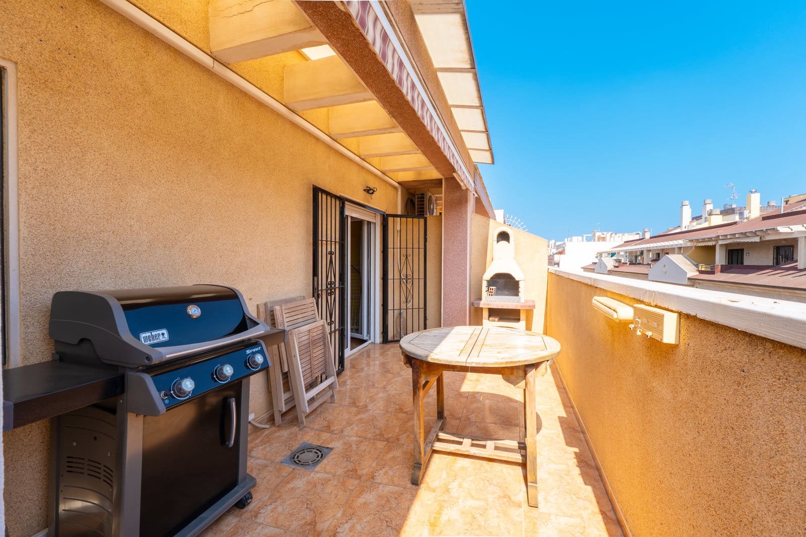 2 bedroom Penthouse for sale in Torrevieja with pool - € 135,000 (Ref: 10091489)