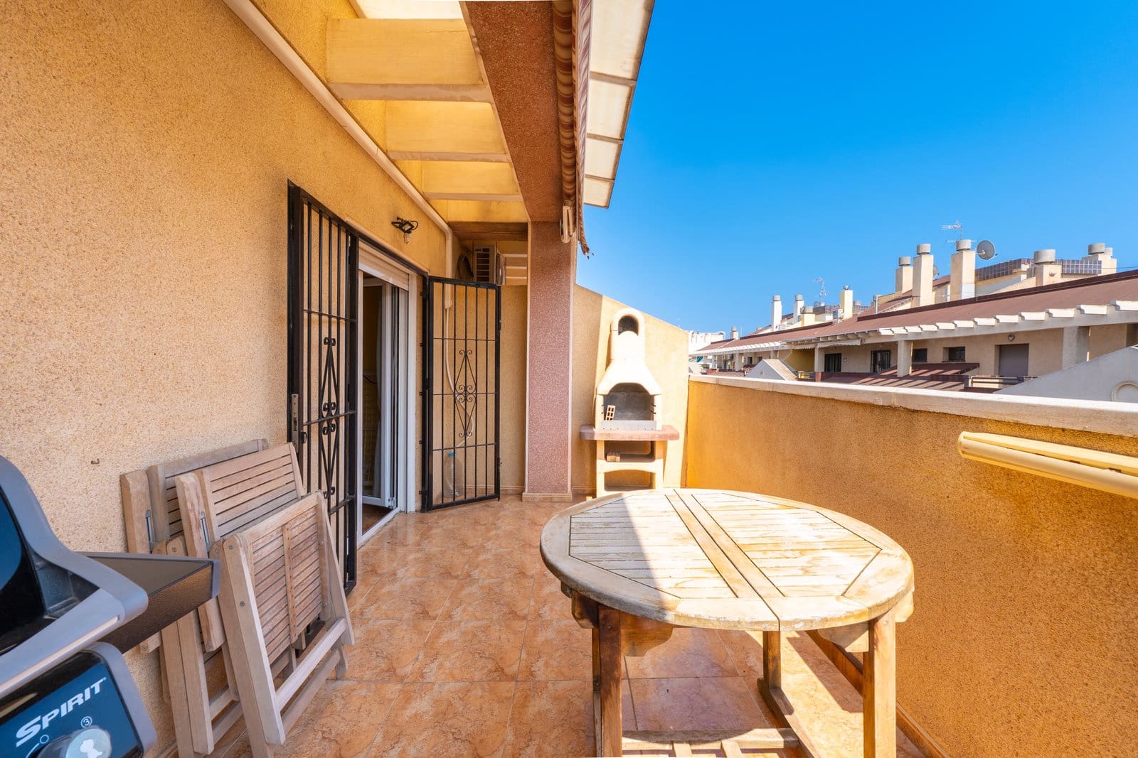 2 bedroom Penthouse for sale in Torrevieja with pool - € 135,000 (Ref: 10091489)