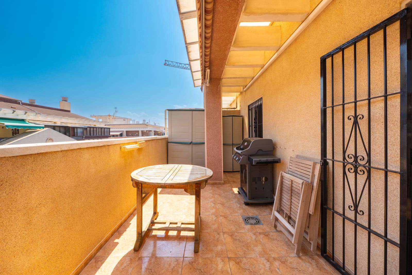 2 bedroom Penthouse for sale in Torrevieja with pool - € 135,000 (Ref: 10091489)