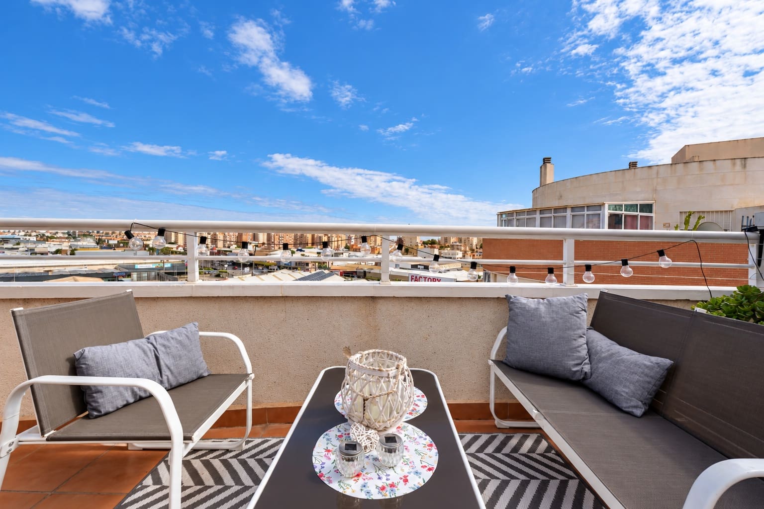 3 makuuhuone Kattohuoneisto myytävänä paikassa Torrevieja mukana uima-altaan - 180 000 € (Ref: 10174229)