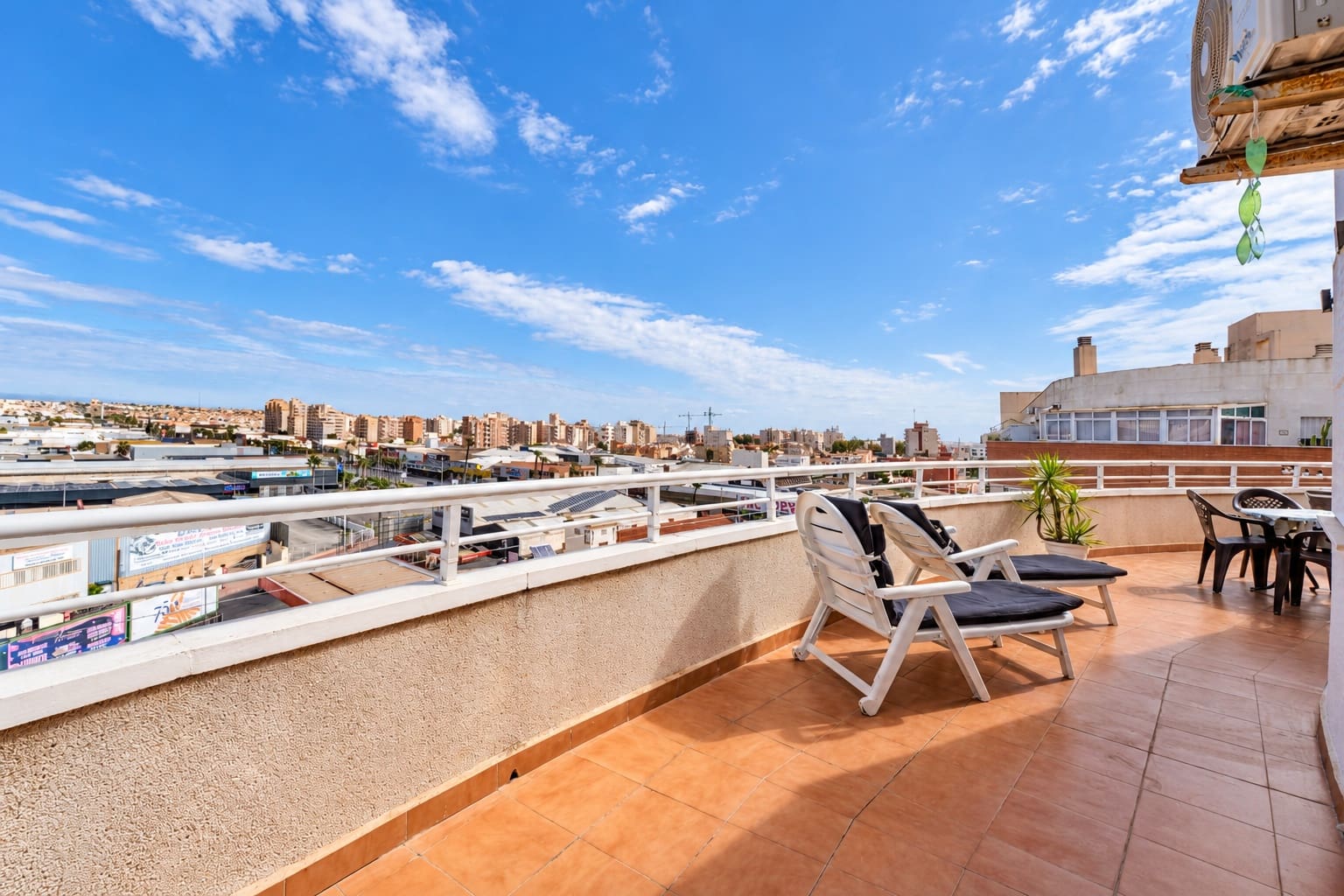 3 makuuhuone Kattohuoneisto myytävänä paikassa Torrevieja mukana uima-altaan - 180 000 € (Ref: 10174229)