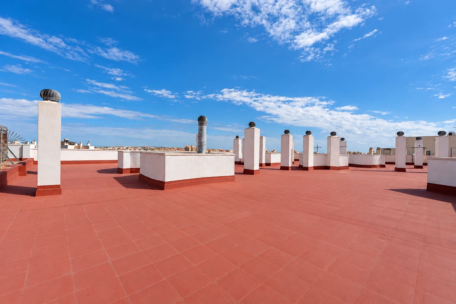 3 makuuhuone Kattohuoneisto myytävänä paikassa Torrevieja mukana uima-altaan - 180 000 € (Ref: 10174229)