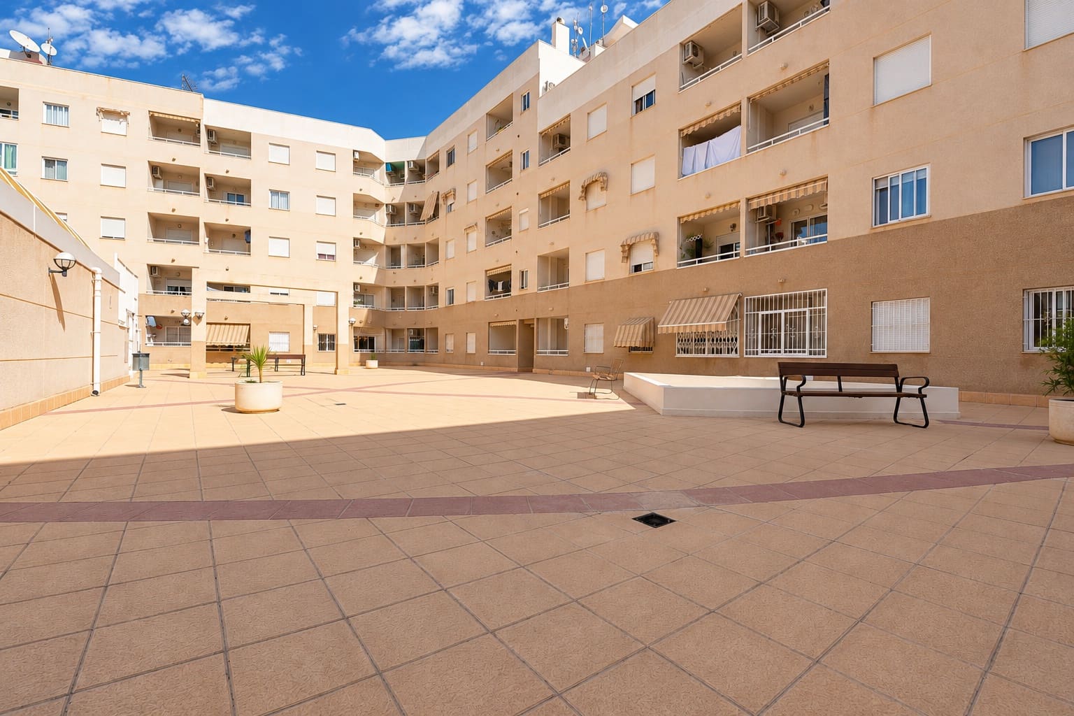 3 makuuhuone Kattohuoneisto myytävänä paikassa Torrevieja mukana uima-altaan - 180 000 € (Ref: 10174229)