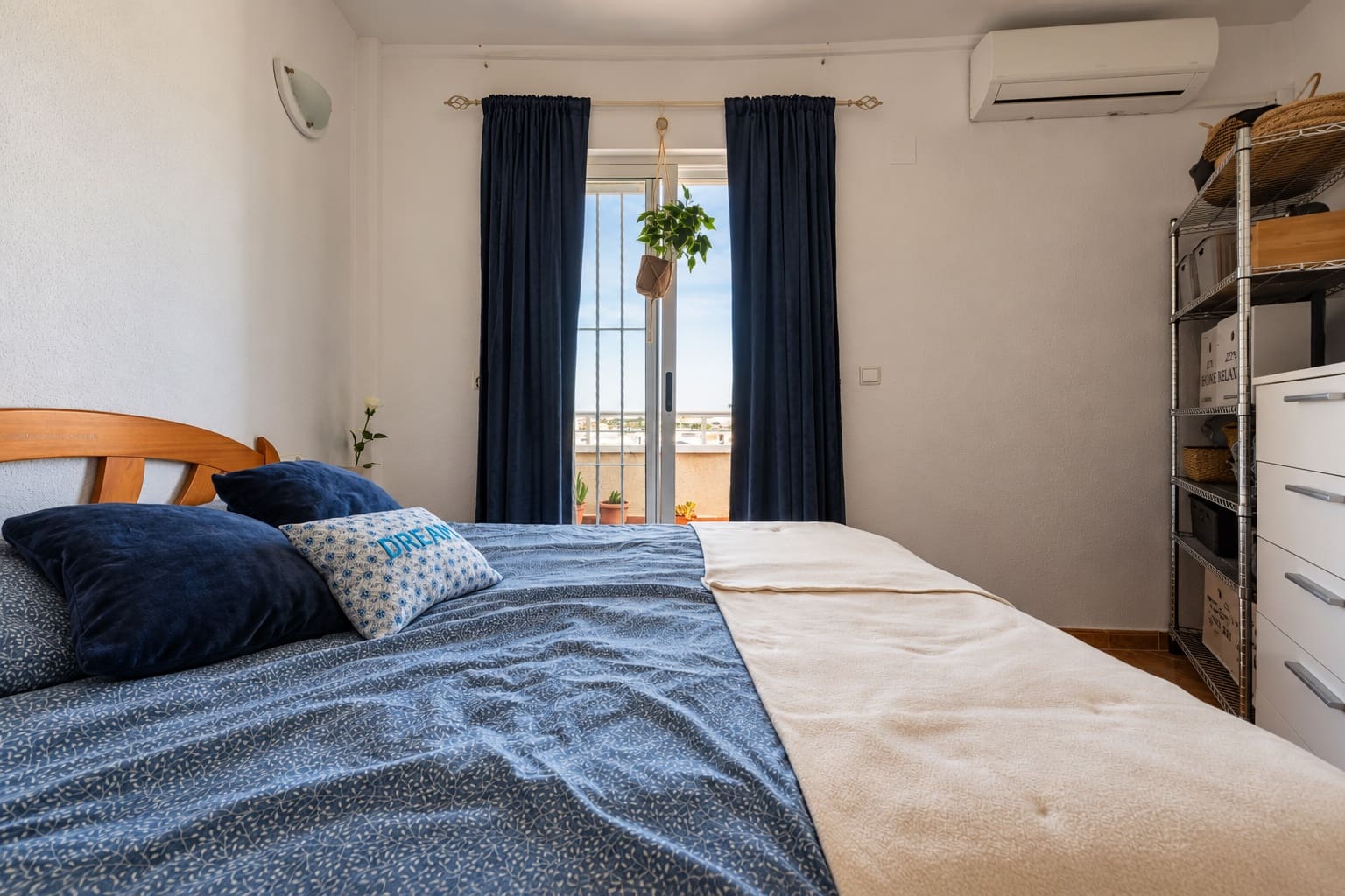 3 makuuhuone Kattohuoneisto myytävänä paikassa Torrevieja mukana uima-altaan - 180 000 € (Ref: 10174229)