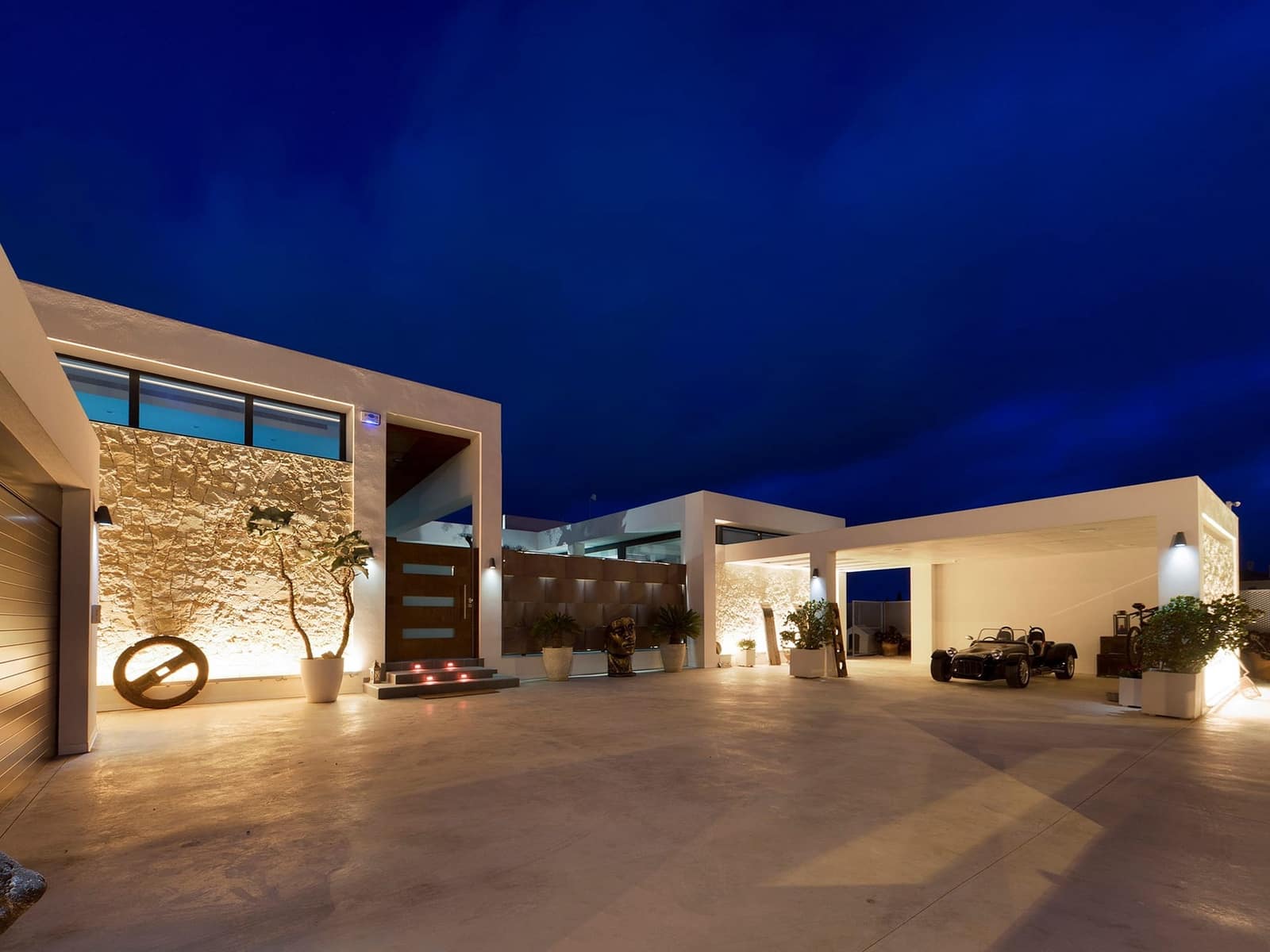 3 bedroom Villa for sale in Los Alcazares with pool - € 799,500 (Ref: 8318745)