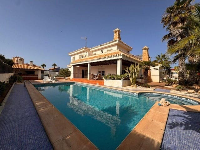 5 bedroom Villa for sale in La Manga del Mar Menor - € 870,000 (Ref: 9325965)