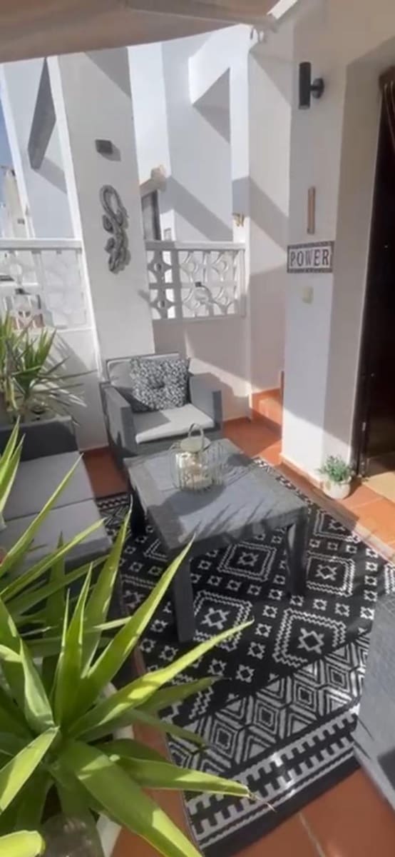 Apartamento de 2 habitaciones en Condado de Alhama en venta con piscina - 129.500 € (Ref: 9875663)