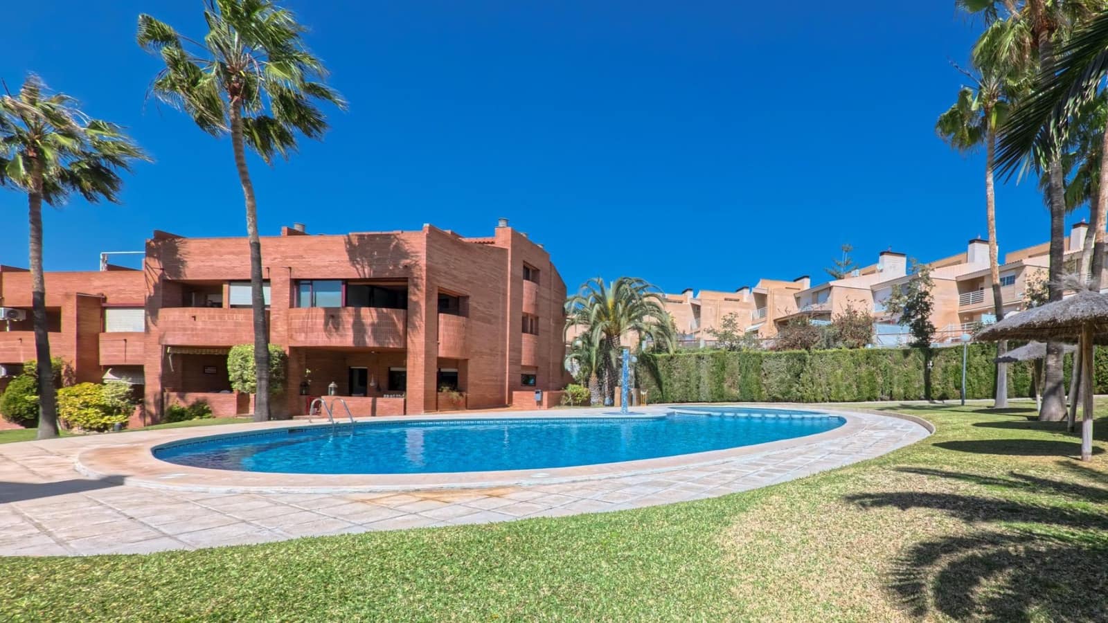 5 soverom Rekkehus til salgs i Playa de San Juan med svømmebasseng garasje - € 836 000 (Ref: 9611847)