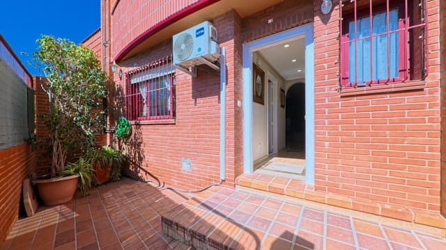 5 soverom Rekkehus til salgs i Playa de San Juan, Alicante by med svømmebasseng garasje - € 836 000 (Ref: 9611847)