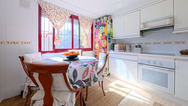 5 soverom Rekkehus til salgs i Playa de San Juan, Alicante by med svømmebasseng garasje - € 836 000 (Ref: 9611847)