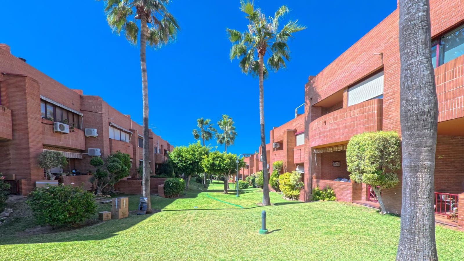 5 soverom Rekkehus til salgs i Playa de San Juan med svømmebasseng garasje - € 836 000 (Ref: 9611847)