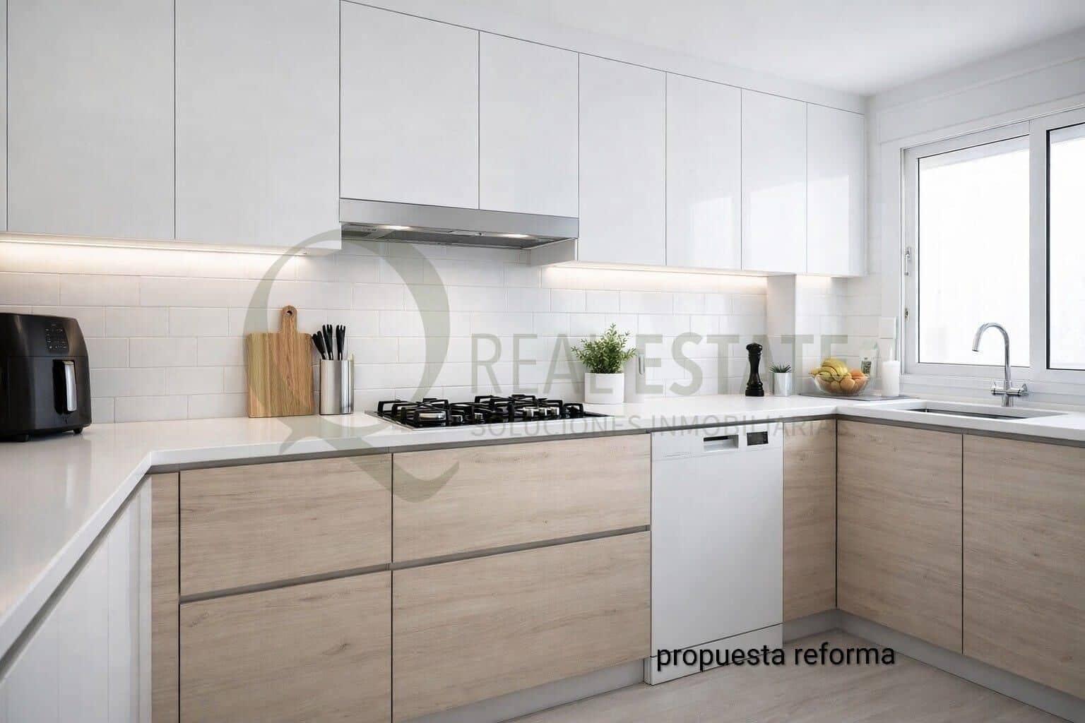 3 bedroom Flat for sale in Playa de San Juan with pool garage - € 355,000 (Ref: 9611851)