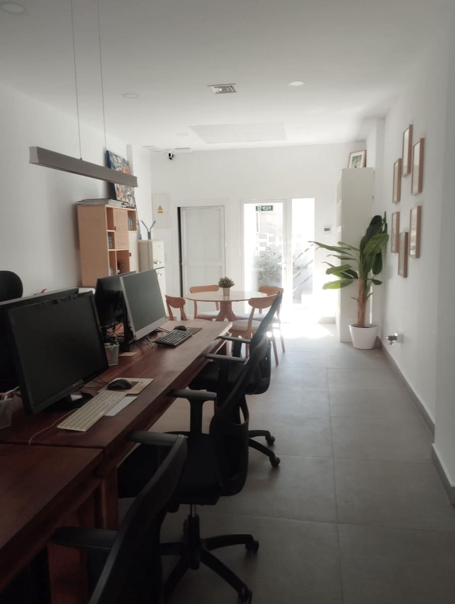 Local Commercial à vendre à Playa de San Juan - 220 000 € (Ref: 9611854)