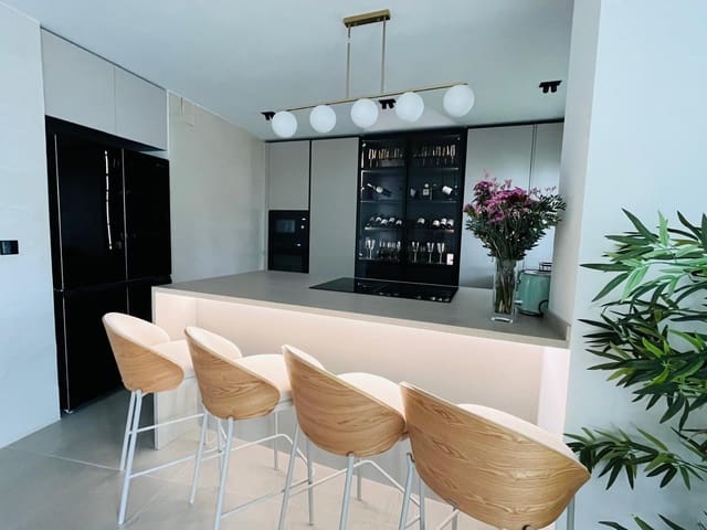 4 sovrum Villa till salu i Playa de Muchavista, El Campello med pool - 550 000 € (Ref: 9615490)