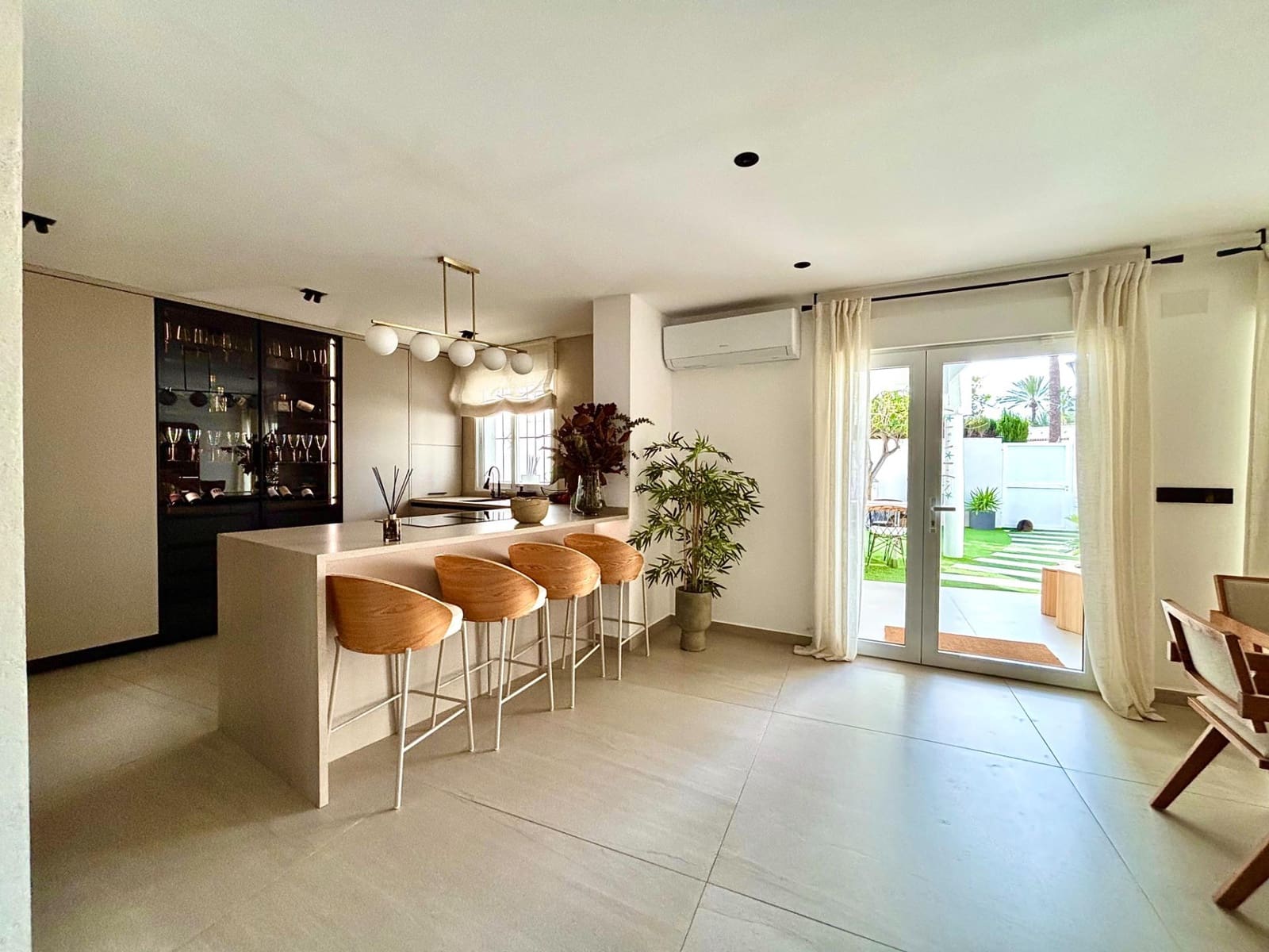 4 bedroom Villa for sale in Playa de Muchavista with pool - € 550,000 (Ref: 9615490)