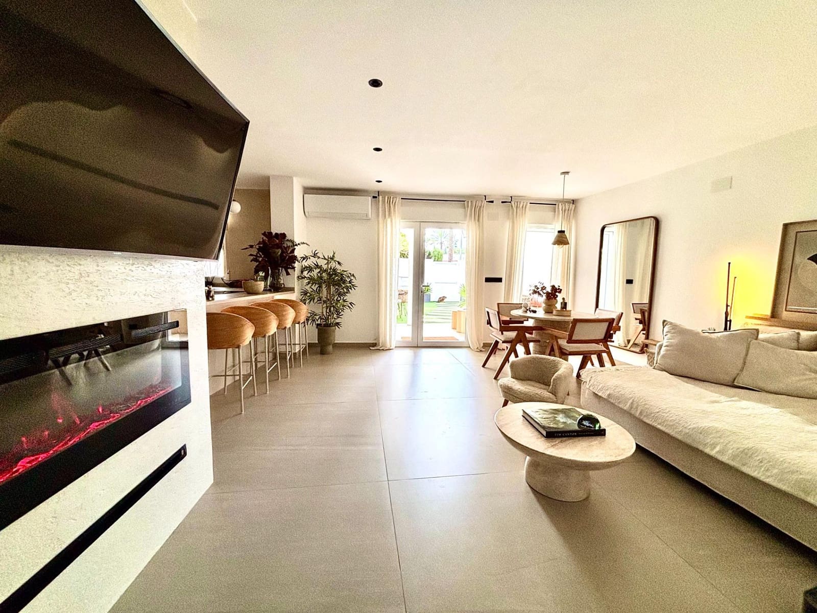 4 bedroom Villa for sale in Playa de Muchavista with pool - € 550,000 (Ref: 9615490)