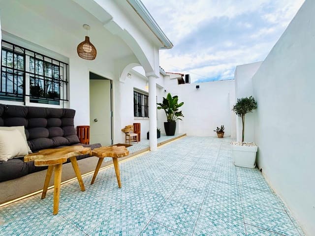 4 sovrum Villa till salu i Playa de Muchavista, El Campello med pool - 550 000 € (Ref: 9615490)