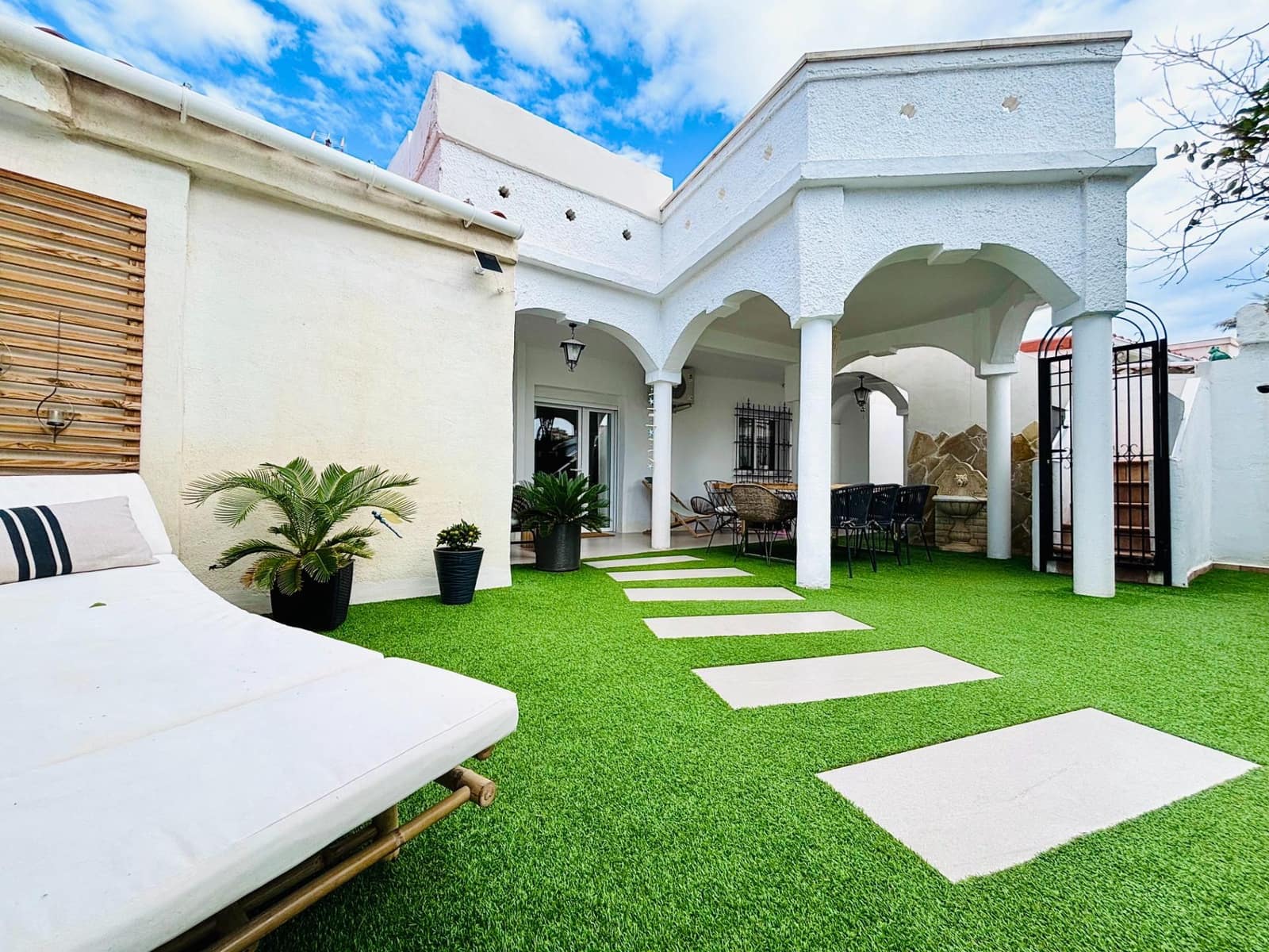 4 bedroom Villa for sale in Playa de Muchavista with pool - € 550,000 (Ref: 9615490)