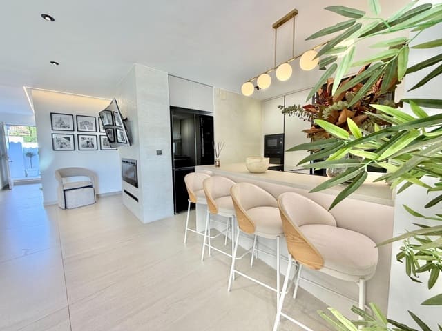 4 soveværelse Rækkehus til salg i Playa de Muchavista, El Campello med swimmingpool - € 550.000 (Ref: 9615490)