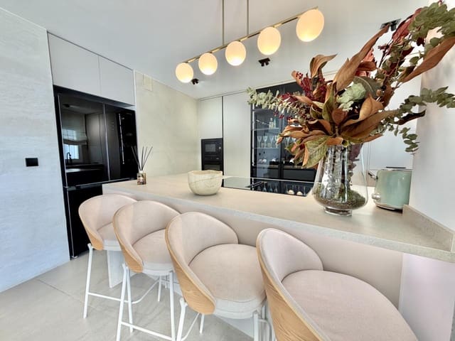 4 soveværelse Rækkehus til salg i Playa de Muchavista, El Campello med swimmingpool - € 550.000 (Ref: 9615490)