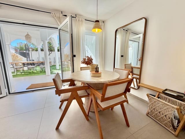 4 soveværelse Rækkehus til salg i Playa de Muchavista, El Campello med swimmingpool - € 550.000 (Ref: 9615490)