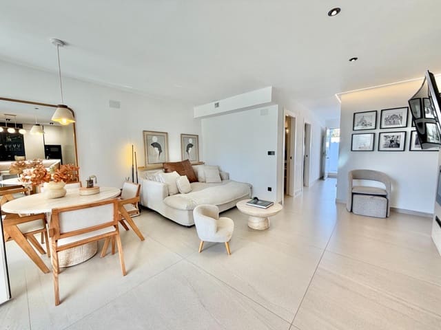 4 soveværelse Rækkehus til salg i Playa de Muchavista, El Campello med swimmingpool - € 550.000 (Ref: 9615490)