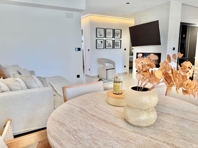 4 soveværelse Rækkehus til salg i Playa de Muchavista, El Campello med swimmingpool - € 550.000 (Ref: 9615490)