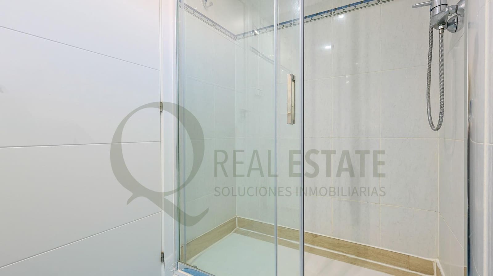 3 bedroom Flat for sale in Playa de San Juan with pool garage - € 598,000 (Ref: 9619261)