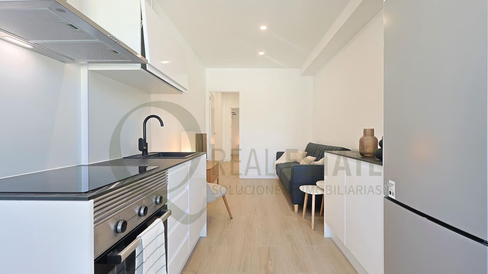 Hotel de 9 habitaciones en Alicante / Alacant ciudad en venta - 2.380.000 € (Ref: 9619264)