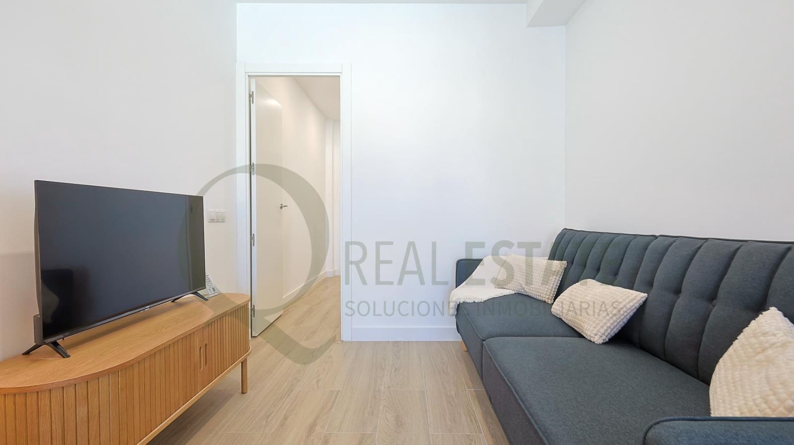 Hotel de 9 habitaciones en Alicante / Alacant ciudad en venta - 2.380.000 € (Ref: 9619264)