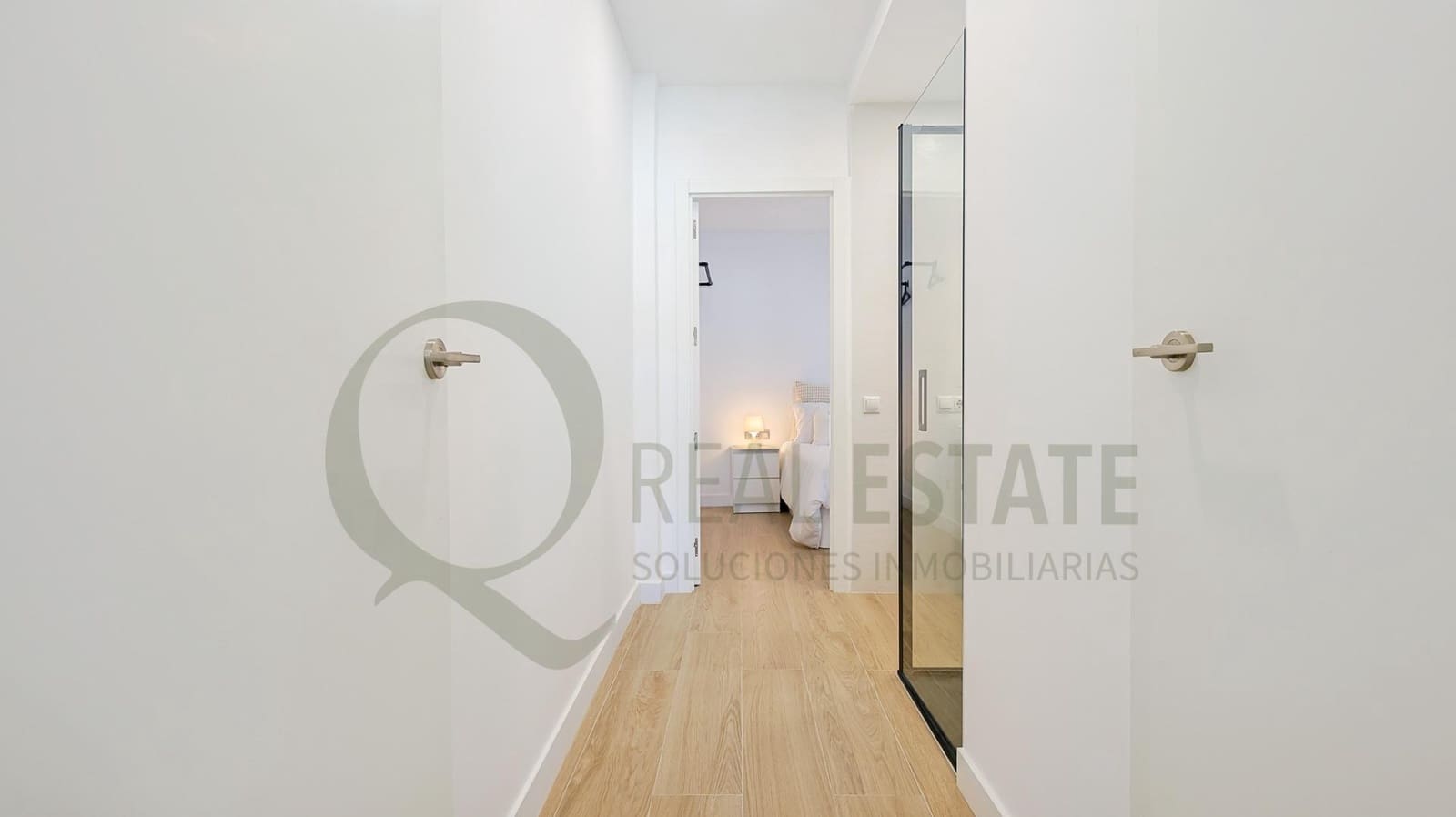 Hotel de 9 habitaciones en Alicante / Alacant ciudad en venta - 2.380.000 € (Ref: 9619264)
