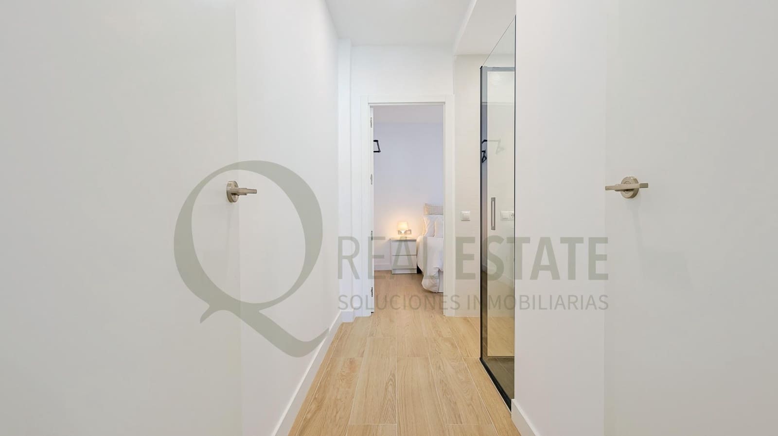 Hotel de 9 habitaciones en Alicante / Alacant ciudad en venta - 2.380.000 € (Ref: 9619264)