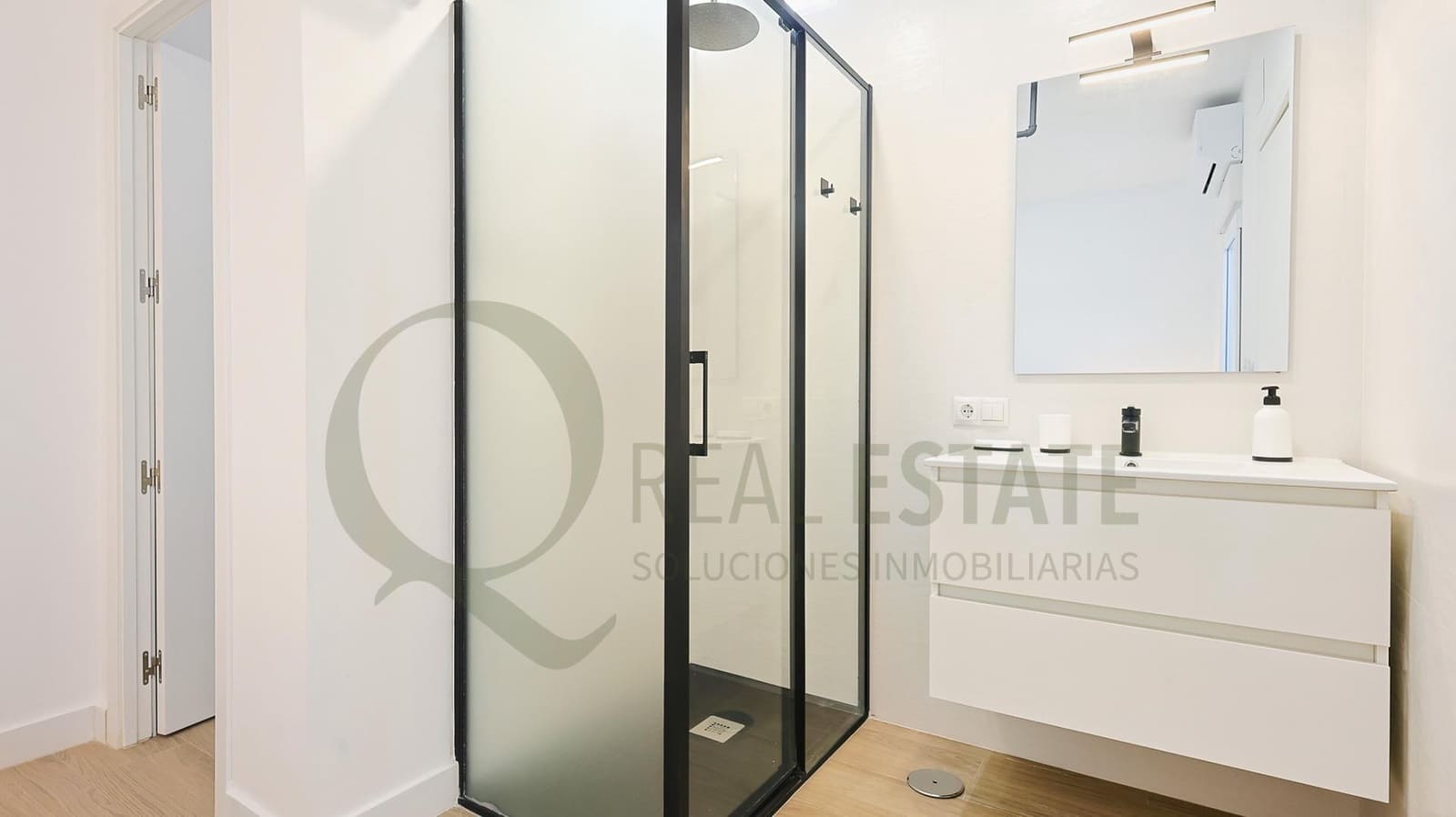 Hotel de 9 habitaciones en Alicante / Alacant ciudad en venta - 2.380.000 € (Ref: 9619264)