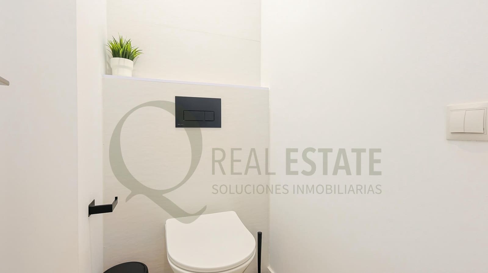 Hotel de 9 habitaciones en Alicante / Alacant ciudad en venta - 2.380.000 € (Ref: 9619264)