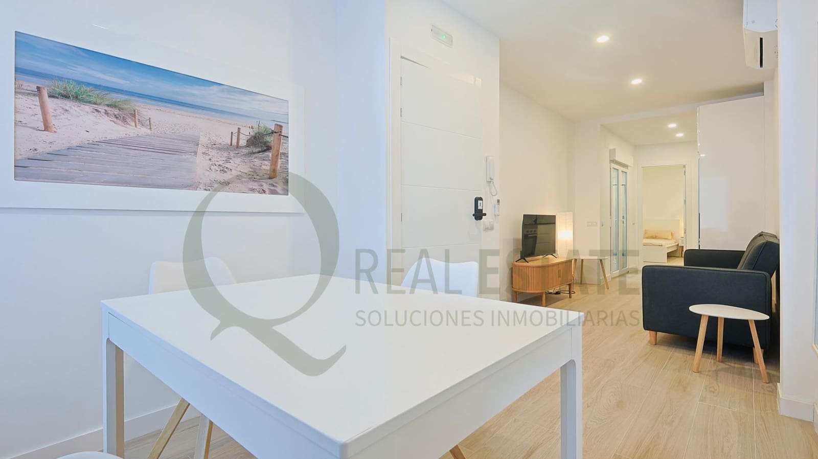 Hotel de 9 habitaciones en Alicante / Alacant ciudad en venta - 2.380.000 € (Ref: 9619264)