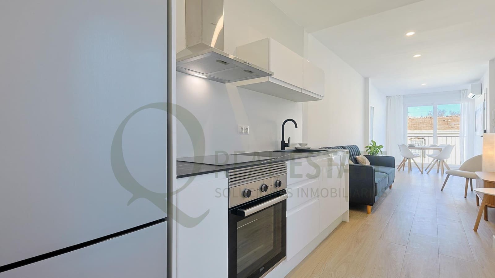 Hotel de 9 habitaciones en Alicante / Alacant ciudad en venta - 2.380.000 € (Ref: 9619264)