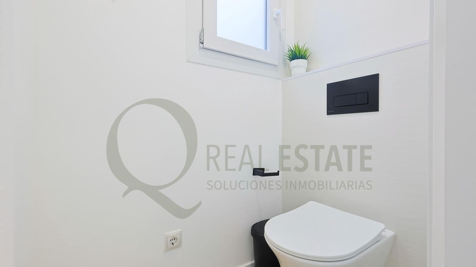 Hotel de 9 habitaciones en Alicante / Alacant ciudad en venta - 2.380.000 € (Ref: 9619264)