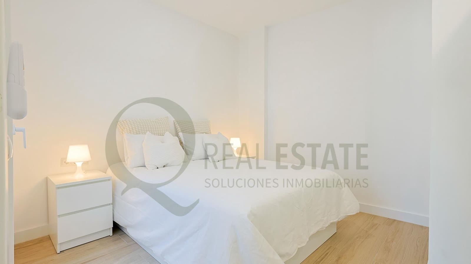 Hotel de 9 habitaciones en Alicante / Alacant ciudad en venta - 2.380.000 € (Ref: 9619264)