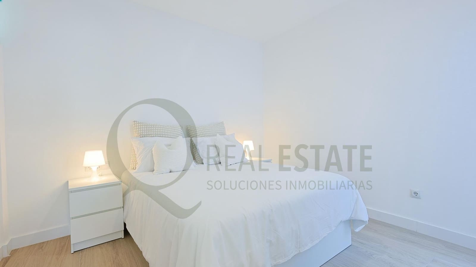 Hotel de 9 habitaciones en Alicante / Alacant ciudad en venta - 2.380.000 € (Ref: 9619264)