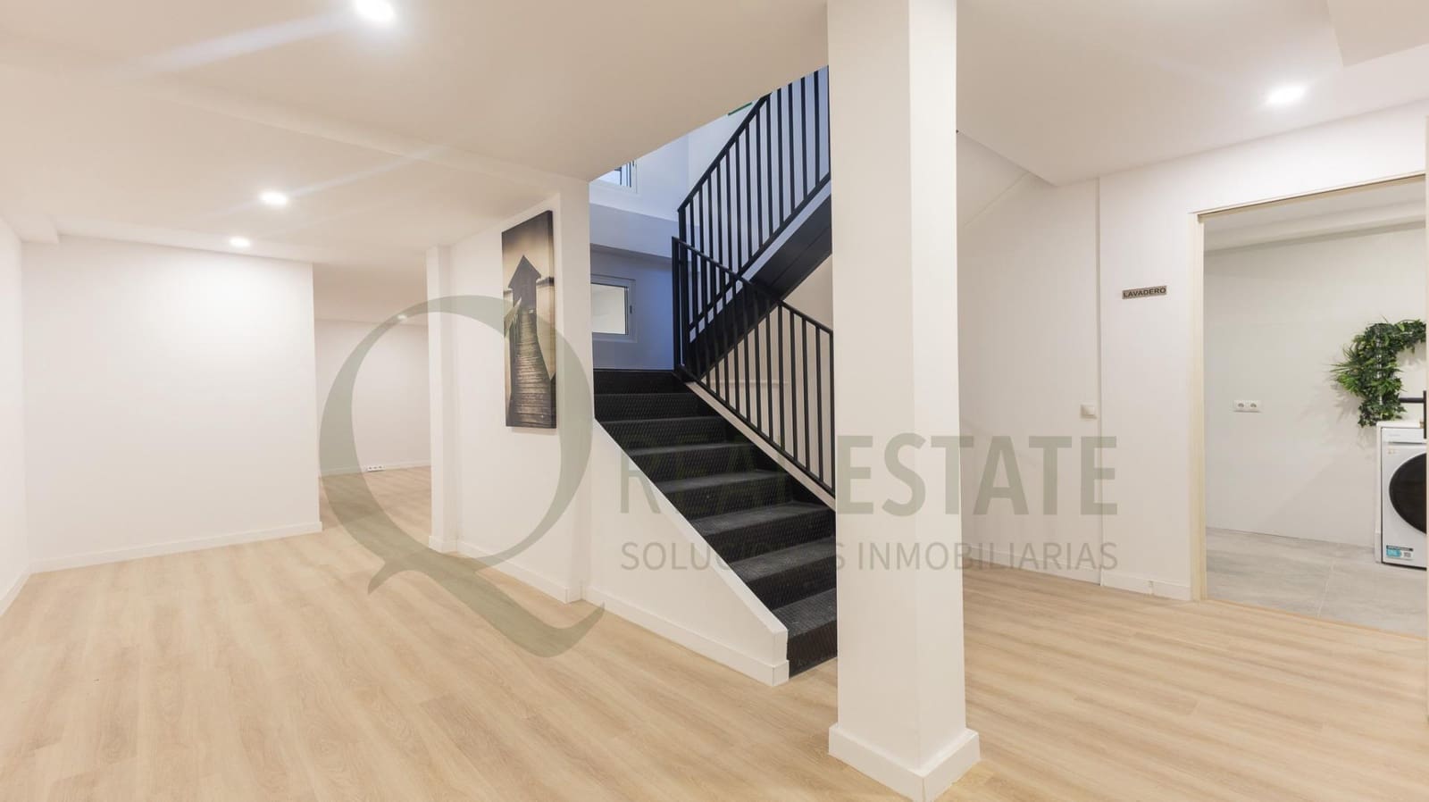 Hotel de 9 habitaciones en Alicante / Alacant ciudad en venta - 2.380.000 € (Ref: 9619264)