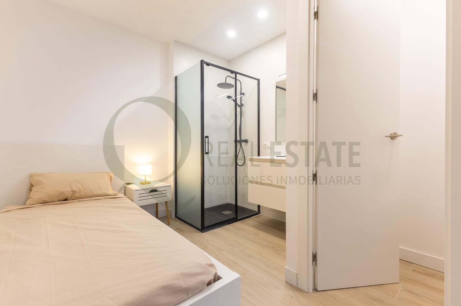 Hotel de 9 habitaciones en Alicante / Alacant ciudad en venta - 2.380.000 € (Ref: 9619264)