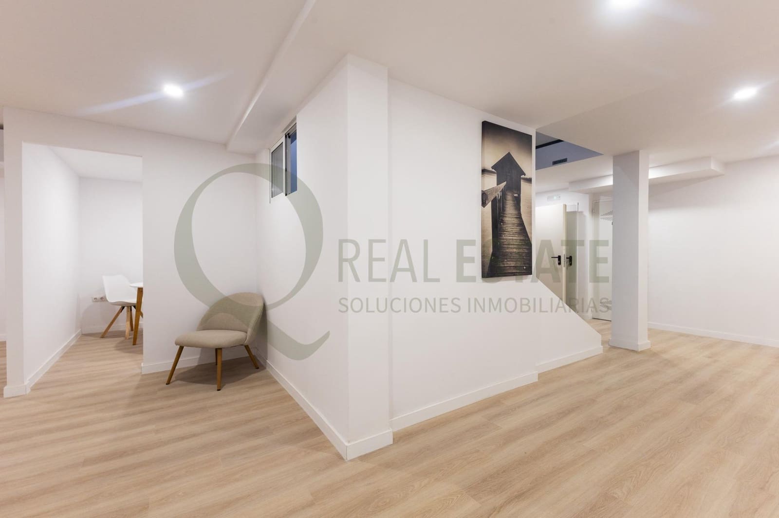 Hotel de 9 habitaciones en Alicante / Alacant ciudad en venta - 2.380.000 € (Ref: 9619264)