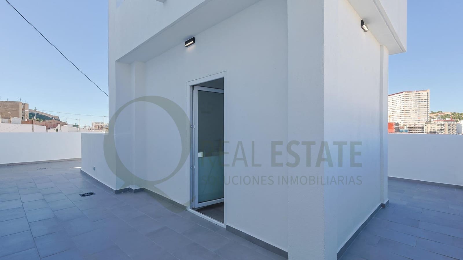 Hotel de 9 habitaciones en Alicante / Alacant ciudad en venta - 2.380.000 € (Ref: 9619264)