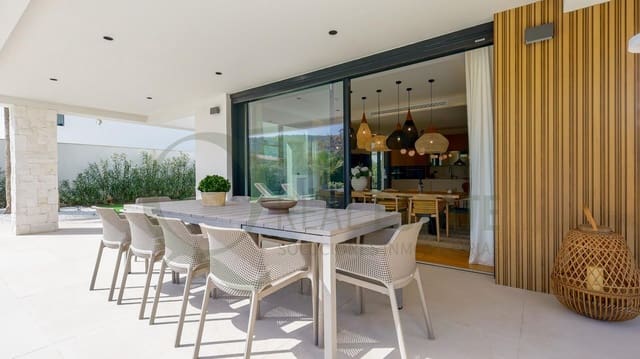 4 slaapkamer Villa te koop in Vistahermosa, Alicante stad met zwembad - € 2.640.000 (Ref: 9619269)