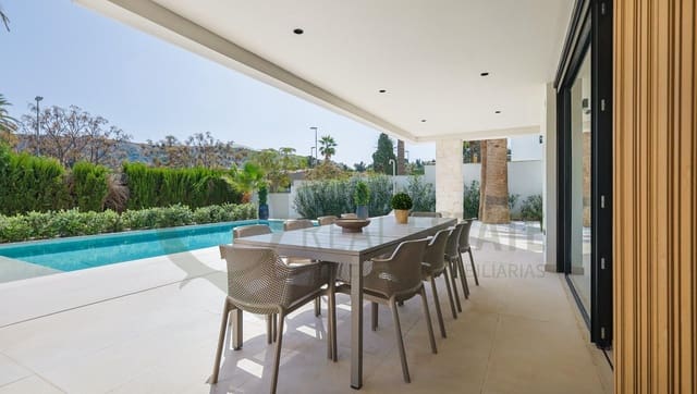 4 slaapkamer Villa te koop in Vistahermosa, Alicante stad met zwembad - € 2.640.000 (Ref: 9619269)